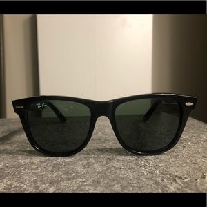Black Ray-Bans Wayfarer